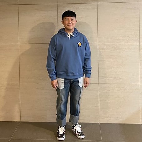 Comedian Jo Se-ho showed off her changed visuals after dietJo Se-ho posted a picture on his Instagram on February 21 with an article entitled Today is Like This.Inside the photo was a picture of Jo Se-ho in a blue hoodie shirt and jeans, Jo Se-ho smiling brightly at the camera.Jo Se-hos lean face catches his eye.Actor Kim Ki-bang, who encountered the photo, commented, I am more John-mott because I am really losing weight.delay stock