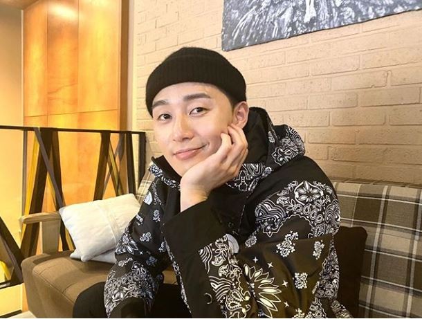 Actor Park Seo-joon has revealed its latest status with bright Smile.Park Seo-joon posted a picture on his Instagram on the 21st with an article entitled Should catch the premiere encouragement night support.Park Seo-joon is making a bright Smile looking at the camera, and above all, his playful expression catches his eye, and his unique fashion sense is also outstanding.Meanwhile, Park Seo-joon is appearing on Drama Itae One Clath.