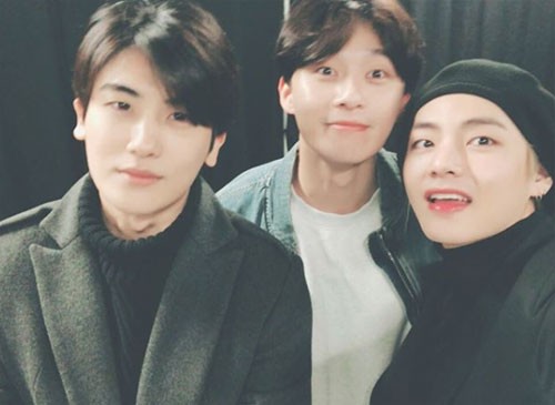 Actor Park Seo-joon, Park Hyung-sik cheered on best friend V, admiring BTS new songPark Seo-joon wrote on Instagram on the 21st, Every time I am surprised, or every time I am more surprised.Park Hyung-sik commented, It is just art now.In addition, he posted a BTS title song ON kinetic manifesto film capture.The title song is ON. The song contains the sense of calling and mindset of the artist, spending seven years after the deV, while feeling the powerful energy of BTS alone.