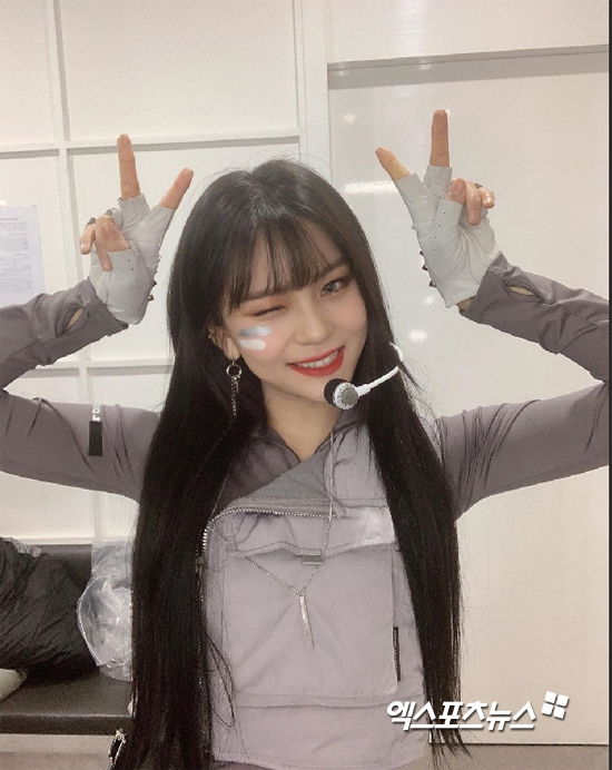 The girl group GFriend member Umjis beautiful look attracts attention.On the 22nd, GFriends official Instagram account posted several photos of Umji with the article Leverines.The photos posted appear to have been taken in the waiting room at the time of KBS Music Bank appearance.In the photo, Umji is posing in a stage costume and wearing a headset.On the other hand, GFriend, which Umji belongs to, announced a new song crossroads on the 3rd.