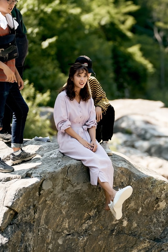 Forest Park Hae-jin, Jo Bo-ahhhh, unveiled a behind-the-scenes scene reminiscent of a photo shoot.KBS 2TV drama Forest showed a scene where Park Hae-jin, Jo Bo-ahhhh, who was in charge of each other at the Forest site on February 23, did not lose his smile even in shooting the mountainous Oji Gang-gun.Just as the two of them give phytoncide romance to viewers with a tight chemistry on the outside of the play, they are encouraging the atmosphere of the scene by unravelling a laughing bundle that is full of laughter even when the Camera is turned off.With his excellent acting skills, Park Hae-jin, who has created the modifier Rocco Artisan by showing his good looks, hobby is comic, and hidden aspects generously, has become an atmosphere maker that encompasses actors and staffs and captivated the scene.It gave an unexpected turnaround by blowing unexpected gillaume beauty, and when the Camera lens was directed, it created a pictorial production and made the eyes of the viewers luxurious.In addition, he showed the meticulousness of preparing the props by watching the script, and he was immersed in the infinite charm of Park Hae Jin.Jo Bo-ahhh, who is showing the spectrum of pale-colored hot-rolled spectrum freely coming and going at the height of emotions, played a role as a happy virus in the field with a pop of juice.When I was curious about the shooting break, I gathered my staff and my head to discuss the acting points, and I did not lose my smile on all the shootings, and I enthusiastically worked on the positive loveliness that only Joe Boa had.Moreover, it showed the force of Forest vitamins by radiating the charm that makes tiredness colorless.I would like to express my gratitude to the actors who have not been interested in the war against bugs caused by cold, hot weather and mountainous mountainous areas, the production team said. I will do my best to ensure that the efforts of all staff members as well as actors are delivered to the room.hwang hye-jin