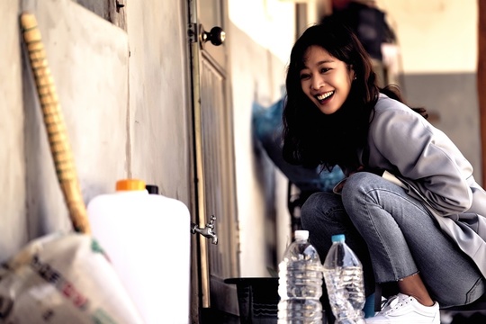 Forest Park Hae-jin, Jo Bo-ahhhh, unveiled a behind-the-scenes scene reminiscent of a photo shoot.KBS 2TV drama Forest showed a scene where Park Hae-jin, Jo Bo-ahhhh, who was in charge of each other at the Forest site on February 23, did not lose his smile even in shooting the mountainous Oji Gang-gun.Just as the two of them give phytoncide romance to viewers with a tight chemistry on the outside of the play, they are encouraging the atmosphere of the scene by unravelling a laughing bundle that is full of laughter even when the Camera is turned off.With his excellent acting skills, Park Hae-jin, who has created the modifier Rocco Artisan by showing his good looks, hobby is comic, and hidden aspects generously, has become an atmosphere maker that encompasses actors and staffs and captivated the scene.It gave an unexpected turnaround by blowing unexpected gillaume beauty, and when the Camera lens was directed, it created a pictorial production and made the eyes of the viewers luxurious.In addition, he showed the meticulousness of preparing the props by watching the script, and he was immersed in the infinite charm of Park Hae Jin.Jo Bo-ahhh, who is showing the spectrum of pale-colored hot-rolled spectrum freely coming and going at the height of emotions, played a role as a happy virus in the field with a pop of juice.When I was curious about the shooting break, I gathered my staff and my head to discuss the acting points, and I did not lose my smile on all the shootings, and I enthusiastically worked on the positive loveliness that only Joe Boa had.Moreover, it showed the force of Forest vitamins by radiating the charm that makes tiredness colorless.I would like to express my gratitude to the actors who have not been interested in the war against bugs caused by cold, hot weather and mountainous mountainous areas, the production team said. I will do my best to ensure that the efforts of all staff members as well as actors are delivered to the room.hwang hye-jin