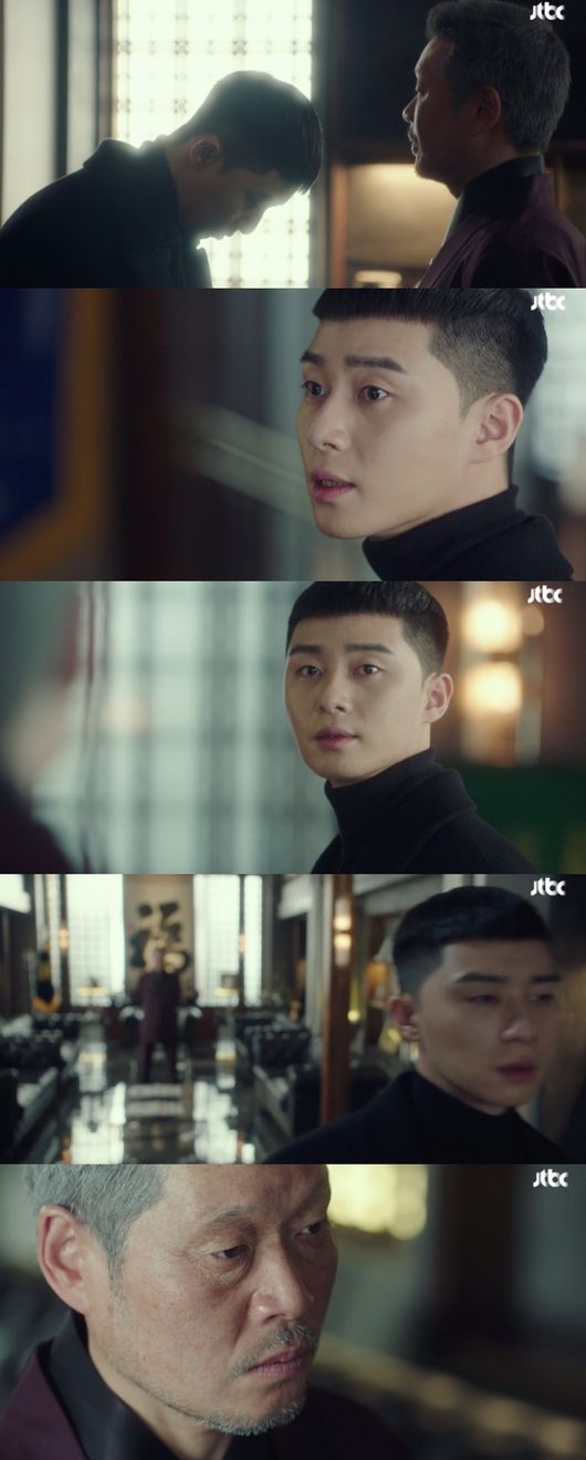 Itaewon Klath Park Seo-joon challenged Yoo Jae-myeong.In the JTBC gilt drama Itaewon Klath (playplay by Gwangjin, directed by Kim Sung-yoon Kang Min-gu), which aired on the 22nd, the process of confrontation between Park Seo-joon and Jang Dae-hee (played by Yoo Jae-myung), chairman of Jangga Group.Chang bought a building with three nights to show his momentum: If you get kicked out of the building, youll open a shop somewhere else, but then youll buy another one.I will live in the building you take over. I thought it was a good investment because the value of the building was raised thanks to the night, he insisted, and what you did to my neck eventually became a job for the long-term.Youre going to run it yourself, arent you? asked Park, dismissing it as a thin club.Youd better sell it a day, if you want to get your rights, Chang said, adding, Tear it back on the first button.If you kneel and apologize, I will not take anything more. We are deeply involved, Park said. My relationship is not in money. I am your enemy. On the day I was expelled from my knees, my father told me he was proud.You have not taken anything from me, and I think strength comes to people, and trust in people makes me hard. I will be stronger, he said.I will continue to lead the night because there are people who believe.Park had previously ordered the Janga group to be led by The Fountainhead (Ahn Bo-hyun) led by director Kang Min-jung (Kim Hye-eun).Then, when he fired the Fountainhead, he offered to help him. As Kang gave him the mission, Jang Dae-hee came to eat at night.In the end, Kang joined hands with Park as a business partner, saying, Lets go to the Fountainhead, inspiration.However, President Ahn made another plan.Its not like you bought the building last night, but its been more than 10 years since you bought the building, said Oh Su-ah (Kwon Na-ra).In terms of social ideas, there were times when Choices were not right, but even if they were not right, the Choices of the chairman I saw were for the sake of the family.But it is not a purchase of this building. Jang Geun-soo (Kim Dong-hee), who learned about his father and brothers mistakes through Joe-yool Lee (Kim Dae-mi), decided to leave the night.He explained to Roy that Im going to quit, and that its just going to be better. This is because Joe-yol Lee had been working hard for a night.To Joe-yool Lee, who encouraged his hard work, he said, You are not qualified as a manager. So Joe-yool Lee said, Thats the deal.How long will you be in the first place in the franchise? How can you do that? Roy was angry that the act of doing for him was cutting people.Joe-yool Lee said, I am this store manager.Im not sure that were getting kicked out of here and this is not going to happen anymore, he said. Ive been put to my boss.We need to offer a real alternative, said Park, who assured him he would buy a building.He recovered his investments and bought the building on Gyeongri-dan-gil at a low price and opened the night again, but it is not easy because of the interference of Chairman Chang.He recalled the words of Roy and vowed to kneel before him.I cant imagine a night without Seo-yool Lee, Park told Osua.Joe-yool Lee met Chang with a relaxed smile.While the fight between Chairman Chang, who continues the counterattack of counterattack, and the head of the head of the head, who summoned Joe-yol Lee, raises the curiosity.Itaewon Klath captures broadcast screen