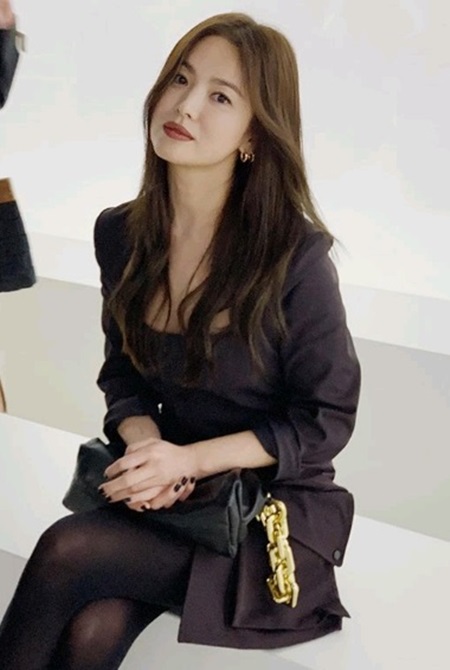 Actor Song Hye-kyo reveals recent statusOn Sunday, Song Hye-kyo released a photo of herself on Instagram.The photo shows Song Hye-kyo attending a fashion brand event held at Italy.Song Hye-kyo, wearing a long straight hairstyle and black dress, captivates the attention of viewers with her alluring charm.Song Hye-kyo is currently preparing for his next film, reviewing the appearance of the movie Anna.Photo = Song Hye-kyo Instagram