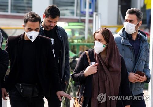 마스크를 쓴 테헤란 시민들 [AFP=연합뉴스]