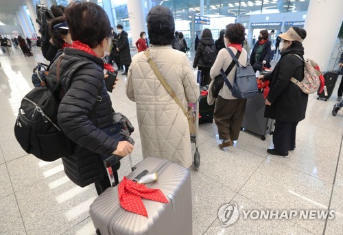 이스라엘, 항공기 가는 중인데 입국금지.. 되돌아온 여행객들 (영종도=연합뉴스) 이정훈 기자 = 이스라엘로 가는 중에 입국 금지를 당한 한국인 여행객들이 23일 오후 인천국제공항을 통해 귀국하고 있다.      외교부에 따르면 이스라엘 정부는 지난 22일 오후 7시 30분께 이스라엘 텔아비브에 도착한 대한항공 KE957편을 비롯해 한국에서 들어오는 외국인의 입국을 금지했다. 2020.2.23 uwg806@yna.co.kr