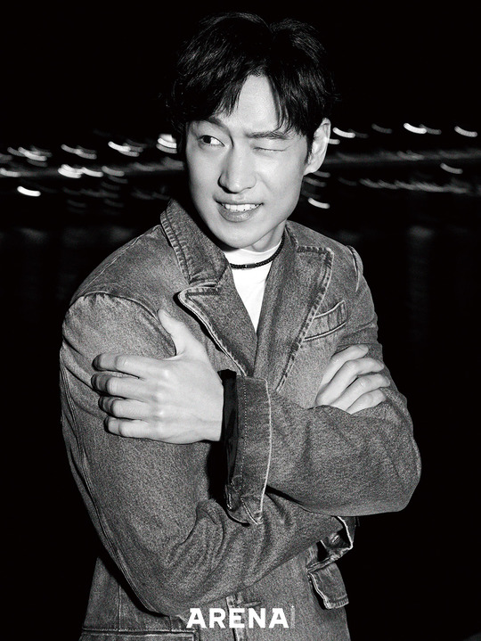 Lee Je-hoon has shown his love for movies.An Interview with Actor Lee Je-hoons cinematic picture was released on February 24.Lee Je-hoon walked through the night in Seoul and sometimes made a chic, sometimes natural movie moment.Standing in front of the camera, he is the back door of the staff who received praise from the staff with a scene-like look and pose in each cut movie.Im not special except for movies, and I dont have any hobbies or specialties, and I dont want to do anything else because I like the time to watch movies and talk about movies.I watch movies when acting is strong, and I am surprised that new and creative stories are still coming out during a long history. bak-beauty