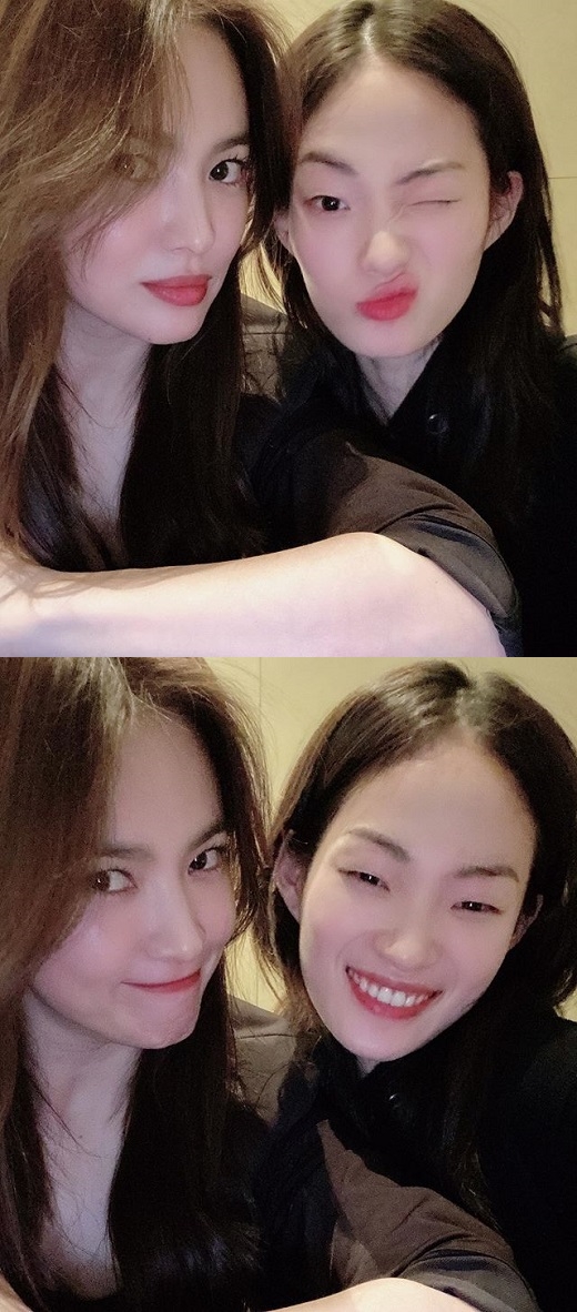 Model Shin Hyeon-ji admired the Beautiful looks of Actor Song Hye-kyo.Shin Hyun-ji posted a picture on his instagram on the 23rd with an article entitled When will you be beautiful?In the open photo, Shin Hyunji and Song Hye-kyo are taking pictures with their faces in comfortable clothes.The Beautiful looks of Song Hye-kyo, who boasts a refreshing charm and unique visuals of Shin Hyun-ji, who is winking at the camera, attracts attention.The two boast a friendly and warm atmosphere that goes beyond the age of 15.The pair visited the Italyn Milan collection as a celebrity and Model.Song Hye-kyo attended the Bottega Veneta 2020 autumn collection in Palazzo del Giarchio, Milan, Italy, and shined his place.Shin Hyeon-ji Modeled on the popular brand 2020 F/W Culexen Show, including Versace, Etro, Fendi and Ferragamo, in Milan.On the other hand, Shin Hyunji is the winner of the on-style reality show Challenge SuperModel Korea Season 4 broadcasted in 2013, and is currently active in world famous fashion shows such as New York, London, Italy, Milan and Paris.Photos  Shin Hyun-ji SNS
