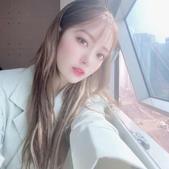 Group IZ*ONE Sakura boasted superior visualsOn the 23rd, Sakura told IZ*ONE official SNS, You know you are happy thanks to Moy Yat Wiz One?I love you. The uploaded photo showed Sakura staring at the camera in a white jacket, and she was attracted to the eyes because she felt innocent even if she stayed still.Sakura created a bright spring vibe with a pink make-up to her brown long hairstyle, particularly with her small face and big eyes, which showed off her unique beauty.Here, Sakura caught the eyes of those who saw it with deadly eyes at once.The fans who responded to the photos responded such as Is not it too pretty to be pretty and It is a real Goddess visual.On the other hand, IZ*ONE, which Sakura belongs to, released a new album BLOOM*IZ on the 17th.