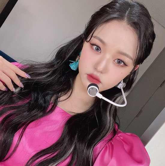 The adorable selfie of group IZ*ONE Jang Won-young has been unveiled.On the 23rd, IZ*ONE official SNS showed several photos of Jang Won-young looking at the camera in stage costumes.Jang Won-young has a lovely charm with pink makeup and half-bundle style that reveals the spring feeling.Especially, it attracted attention with its distinctive features such as big eyes, smart nose, and thick lips.Jang Won-young, who perfected the hot pink costume with a shoulder emphasis, reminded me of SpringGoddess.The picture of her smiling smile with her name tag next to her was brilliant.The fans who responded to the photos responded such as Won Young Lee, who is pretty every day, This style was a big hit and It is so lovely.On the other hand, IZ*ONE, which belongs to Jang Won-young, is working as a comeback and title song Piesta on the 17th.