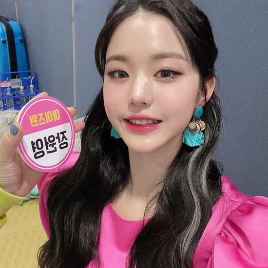 The adorable selfie of group IZ*ONE Jang Won-young has been unveiled.On the 23rd, IZ*ONE official SNS showed several photos of Jang Won-young looking at the camera in stage costumes.Jang Won-young has a lovely charm with pink makeup and half-bundle style that reveals the spring feeling.Especially, it attracted attention with its distinctive features such as big eyes, smart nose, and thick lips.Jang Won-young, who perfected the hot pink costume with a shoulder emphasis, reminded me of SpringGoddess.The picture of her smiling smile with her name tag next to her was brilliant.The fans who responded to the photos responded such as Won Young Lee, who is pretty every day, This style was a big hit and It is so lovely.On the other hand, IZ*ONE, which belongs to Jang Won-young, is working as a comeback and title song Piesta on the 17th.
