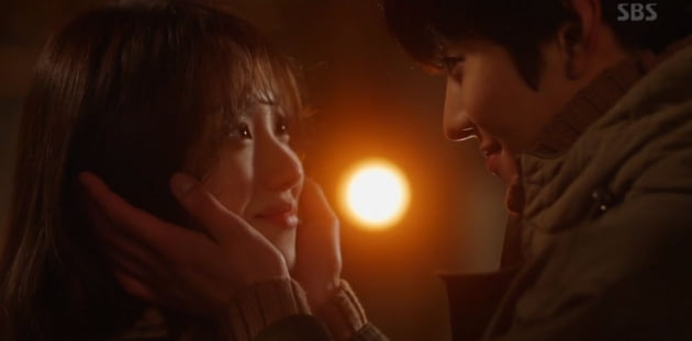 Romantic Doctor Kim Sabu 2 ended with a regret. On the 25th, SBS monthly drama Romantic Doctor Kim Sabu 2 was broadcast.Seo Woo Jin (Ahn Hyo-seop) and Lee Sung-kyung, who left their regrets with mixed ties and hearts, finally confirmed each others hearts and showed a warm-heartedness by showing the doctor who grew up with the teachings of Kim Sa-bu (Han Seok-gyu).On this day, Cha Eun-jae learned that Seo Woo Jin does not drink black coffee, and he once again felt that Seo Woo Jin has been caring for him.In the meantime, Cha Eun-jae heard that if you have all the troubles now, come up to your home.Above all, I felt sorry that Kim Sabu said that he did not need me anymore.In the end, Cha Eun-jae asked Kim Sabu, Do you not need me? Kim Sabu said, I will not catch you. Do not doubt yourself where you go or what Choices you do.In the heartfelt advice of Kim Sabu, Cha Eun-jae eventually showed tears.After that, Cha confessed to Seo Woo Jin that he was contacted from the main place, and Seo Woo Jin said, I said I wanted to go to the main place.What if you regret it later, he cheered on his Choices.Cha Eun-jae was more sorry, shouting Reset and kissing his mouth to Seo Woo Jin. When Seo Woo Jin looked embarrassed, Cha Eun-jae apologized.But Sea Woo Jin gave his heart a kiss again.It was the moment when the two became lovers. Seo Woo Jin and Cha Eun-jae cheered each others future and showed affection without hesitation.When Seo Woo Jin was called by the hospital and went on a business trip for 10 days, Seo Woo Jin was sensitive to longing and laughed, and Cha Eun-jae chose a stone wall hospital where he could be with Seo Woo Jin.Of course, it wasnt just good things. Seo Woo Jin learned about his parents and Bae Moon-jung (Shin Dong-wook).Seo Woo Jin said, Why is this happening? Why does my life not leave me alone? I felt anger and frustration at the same time.Seo Woo Jin said, It is wonderful for parents to cover it because it is a thing, but it is not your fault again. Bae Mun-jung said, I will be comfortable when I leave this hospital.I am used to seeing a lot of this, he said. I lost my friends and lost my favorite.I do not want to go through this again, I ran to this place, but I can not do it at will. Park Min-guk (Kim Joo-heon), who tackled Kim Sa-bu in the case of the incident, acknowledged him and followed him when he was about to leave, saying, Why do you quit irresponsibly?Do Yun-wan (Choi Jin-ho), who saw his Blow-Up, approached and eventually the two took their hands.But there was no reversal of Do Yun-wan. Do Yun-wan took issue with Kim Sa-bus hand injury, and Kim Sa-bu informed him that Doldam Hospital became an independent hospital.As it was no longer related to the Foundation of the Geo University Hospital, there was no part of Doyun Wan that could pressure Kim Sabu.Romantic Doctor Kim Sabu 2 End From the first broadcast to the end, a wonderful doctor, Master Kim Sabu, and a real doctor finished with a warm ending