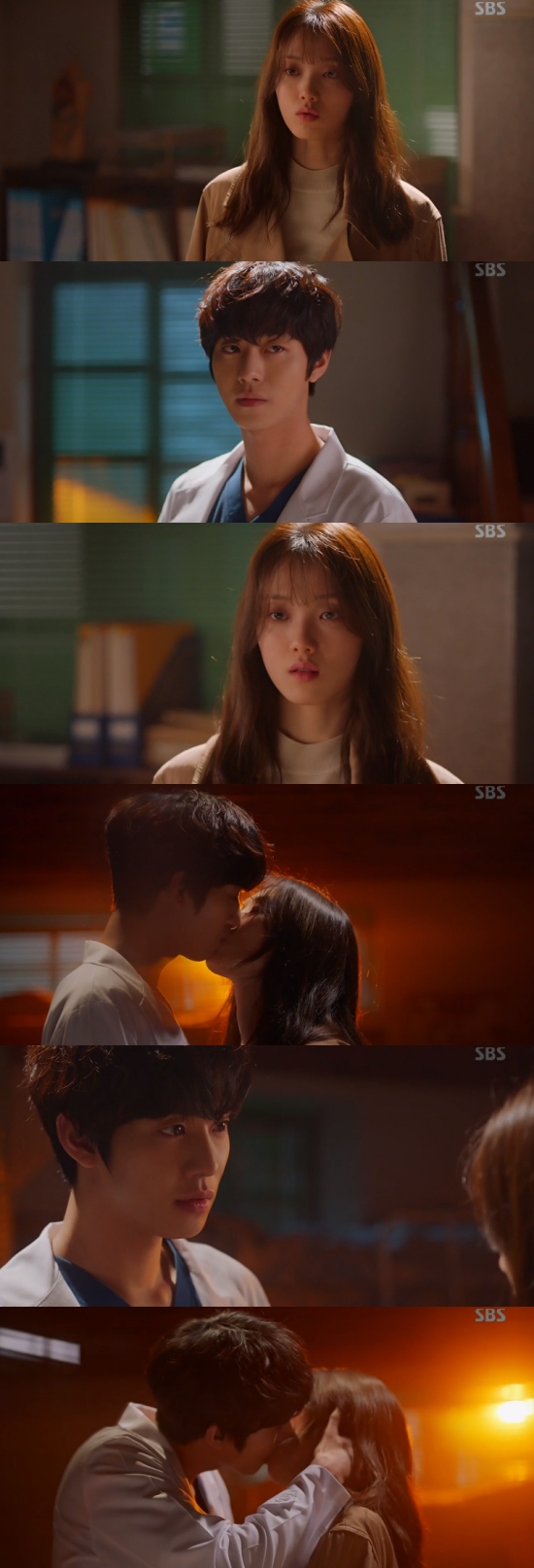 Romantic Doctor Kim Sabu 2 Lee Sung-kyung and Ahn Hyo-seop started love.In the 16th episode of SBSs monthly drama Romantic Doctor Kim Sabu 2 (the last episode), which was broadcast on the 25th, Cha Eun-jae (Lee Sung-kyung) was shown kissing Seo Woo Jin (Ahn Hyo-seop).On this day, Cha Eun-jae told Seo Woo Jin that he would return to his home, and Seo Woo Jin tried to pretend to be calm.Why dont you hold me? Im already missing that presence to you? Seo Woo Jin confessed, I was just scared, I was greedy and I was going to lose you even after I went over Line segment. Cha Eun-jae said, What is it, you.Line segment is now being passed by me, but did not you notice it? Seo Woo Jin was worried that he wanted to go to the main house, and Cha Eun-jae said, So you want to hold me?Seo Woo Jin pushed out, saying, What if I regret later? And Cha Eun-jae said, Well, what you told me.I went to Seo Woo Jin and kissed him.Seo Woo Jin narrowed the distance again and kissed when Cha Eun-jae stepped back.Photo = SBS Broadcasting Screen