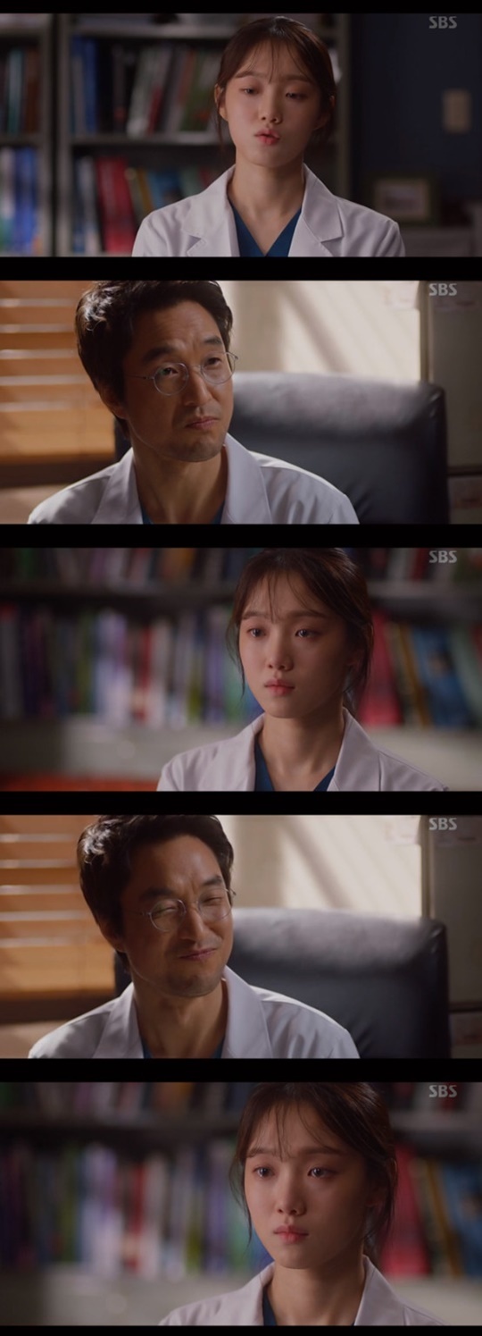Seoul=) = Romantic Doctor Kim Sabu 2 Han Suk-kyu gave Lee Sung-kyung heartfelt advice and support.In the final episode of SBS Wolhwa Drama Romantic Doctor Kim Sabu 2 (playplayplay by Kang Eun-kyung/directed by Yoo In-sik), which was broadcasted at 9:40 pm on the 25th, Cha Eun-jae (Lee Sung-kyung), who was asked to return to the main office, was portrayed.Cha Eun-jae was not happy with the news he wanted, and he hurriedly found Kim Sa-bu (Han Suk-kyu).Cha Eun-jae wanted Kim Sa-bu to hold him, and Kim Sa-bu did not catch Cha Eun-jae even though he knew it., and Kim said, It means that we should not intervene in the decision that Physician life took. Kim told Cha Eun-jae, who is saddened to give advice, that he could be more troubled and sacrificed, and may be worn out and tired.Kim said, But someone has to do it, and it may be painful because of the responsibility of the front line, but I will be able to take pride as a Physician while watching the patients who are alive.Kim said, If Cha Eun-jae goes back to his home, he will have a career in good conditions.I will receive a lot of research expenses, I will build a lot of good connections, and I will receive material compensation as much as my accumulated skills and experiences. Kim said, If you are asking me which is Physician, a worthy life, I think it is an issue that I can not judge.Life is not a matter of comparison with others, but a matter of my Choices. But Kim said, What is clear is that you will do well anywhere, no matter what way you go, do not doubt yourself.Cha Eun-jae and Cha Eun-jae shed tears as if she were embarrassed by Kims sincere advice.In the end, Cha Eun-jae decided to stay at Doldam Hospital, and at the same time, he expressed his heart to Seo Woo-jin (Ahn Hyo-seop) and confirmed each others love.All the family members stayed at Doldam Hospital on the day, and Park Min-guk (Kim Joo-heon) also agreed with Kim Sa-bu.In the end, Kim succeeded in establishing the Doldam Medical Foundation and kept the Doldam Hospital from the hospital.On the other hand, SBS Romantic Doctor Kim Sabu 2 will be broadcast on March 2, followed by Nobody Knows starring Kim Seo-hyung and Ryu Duk-hwan.
