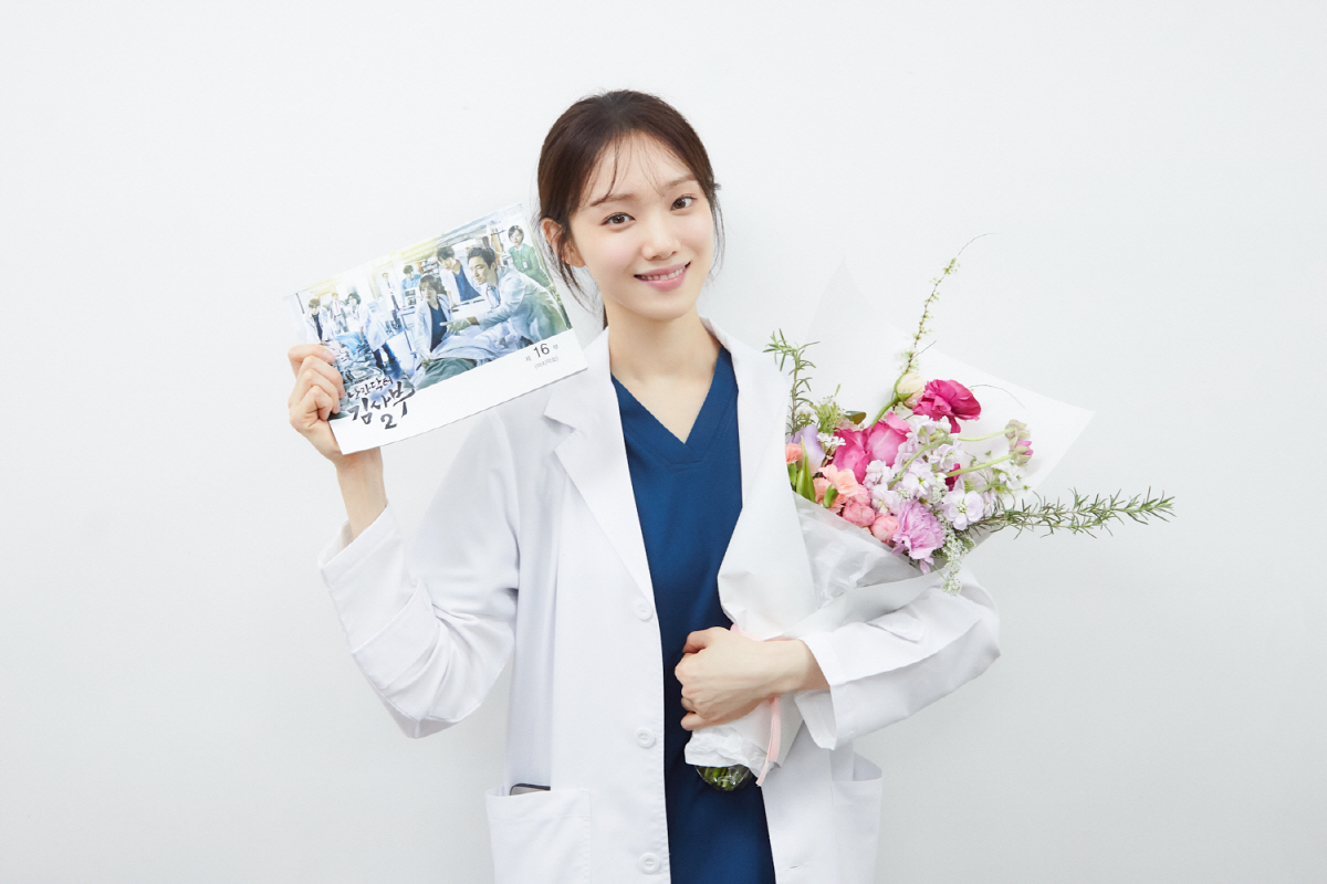 Actor Lee Sung-kyung gave a testimony after finishing Romantic Doctor Kim Sabu 2.Lee Sung-kyung had an operating room trauma in the SBS drama Romantic Doctor Kim Sabu 2 (directed by Kang Eun-kyung, directed by Lee Seung-bok) which ended in the topic on the 25th, but he played as Dr. Cha Eun-jae, who met and grew up with Kim Sabu (Han Suk-kyu) at Doldam Hospital.Lee Sung-kyung sometimes laughed with a comic chemistry with his brilliant acting and stone wall family, and sometimes he received sympathy and support from viewers with his emotional acting and cool cider remarks.Especially in the last episode, the hardship and surgery were wonderful and showed their true value as a skillful doctor.Also, with a deep kissing god with Woojin (Ahn Hyo-seop), the romance between the two finally advanced and the house theater was pink.Lee Sung-kyung said: Its so bad to leave Doldam Hospital, Im so sorry to reset from the start and keep filming, and it was so good to have scripts, directing and the teamwork of the actors.It is a work that everything was good, and I feel sorry and missed for a long time. Is there any memory that was the most romantic when I filmed this work? Every moment was really romantic.If you are physically hard, you will be mentally hard, but there is only Memory of Doldam Hospital, which was happy and warm enough to overcome all of it. The particular scane left in Lee Sung-kyungs Memory is the scane where Eunjae tells her mother.He said, The scene where Eunjae tells her mother in the play is left in Memory.It is a point where the silver that is experiencing its own growth pain is broken away from what he was holding.It was special because it was a scene that became sympathetic and immersed in the position of acting. Lee Sung-kyung said of his breathing with Han Suk-kyu, Kim Sabu, I have told you that Acting should be honest.He always worried about his juniors so that he could think about how to capture the truthfulness.In fact, just watching the master act was a tremendous learning.Every moment I was hitting my eyes with my seniors was hot and I was able to get a lot of energy. Also, about the breathing with Ahn Hyo-seop and the members of the stone wall, all the members of the stone wall became really close like family.The atmosphere of the filming scene was also very good, of course, but when the filming was over, we gathered together to watch the broadcast and talk a lot.Lee Sung-kyung said, Like silver, it seems to be remembered as the work that could grow the most to me.It is a work that has made it possible to take a little bit of things that were not focused due to lack of experience or fear and burden, and to make a lot of attitude and acting troubles as an actor. He said.Finally, Lee Sung-kyung said, First of all, thank you for loving the drama so much, and thank you for crying and laughing together while watching the growth of silver.Romantic Doctor Kim Sabu 2 is a great comfort to me. I hope you will be remembered as a work that remains a good thing.I will keep and develop the good energy I received here and find it a better work. Thank you and love you.