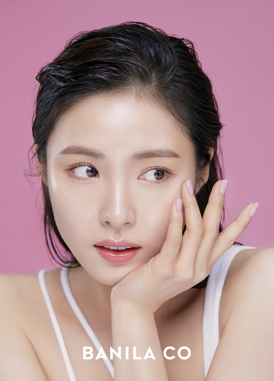 Shin Se-kyung recently joined the Beauty brand Banila Co. Model in an ad campaign that includes TV CF.Shin Se-kyung in the public advertisement photo catches the eye with clear and healthy purity.We have chosen Shin Se-kyung, which shows a variety of charms to consumers, as a new brand muse of Banila Co., said a brand official. The pure and simple charm of Shin Se-kyung is expected to show a wonderful breath with the brand image.On the other hand, Shin Se-kyung is actively working as a YouTuber with 860,000 subscribers as well as walking hard as an actor, winning the Best Actress Award in the 2019 MBC Acting Grand Prize for the drama drama category.