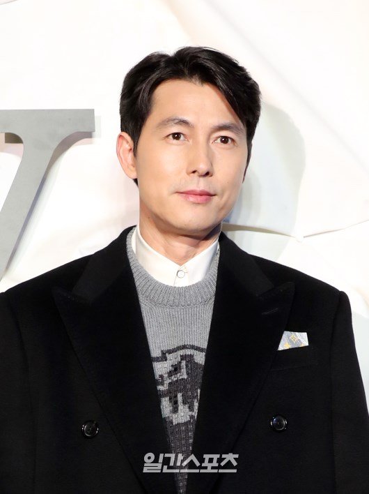 Actor Jung Woo-sung has made a meaningful Donation in the COVID-19 incident.On the 26th, Jung Woo-sung said, Today, we delivered 100 million won to the fruits of Community Chest of Korea.Jung Woo-sungs Donation of 100 million won will be used to prevent COVID-19 spread.It is used for the health mask for the infection prevention of the medical staff and vulnerable class and hand disinfectant purchase.As the COVID-19 crisis has been prolonged, many stars are on Donation.Actor Lee Young-ae was delighted with 50 million won at the Daegu Social Welfare Competition, and Kim Go-eun delivered 100 million won (about 40,000 masks) for low-income families to the International Relief Development NGO Good Neighbors.Park donated 100 million won to Daegu Community Chest of Korea, and Yoo Jae-seok and Kim Jong-guk donated 100 million won each through the Hope Bridge National Disaster Relief Association, Lee Byung-hun and Shin Min-ah through the fruits of Community Chest of Korea.