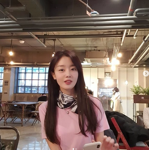Secret ex-Actor Han Sun-hwa Warning to FlamerHan Sun-hwa wrote on his instagram on the 25th, I have thought a lot. The person who sent DM. I sent you the number.Please contact me or ask me again. He posted a picture of the name of the flamers.If not, I will release the contents, he said.Fans who have seen it in his public Warning are also angry and are asking for the release of the content.Earlier, he declared war on the flammer, sending a message from Warning that Who are you?Meanwhile, Han Sun-hwa appeared as Gomadam in last years OCN tree drama Save Me 2.