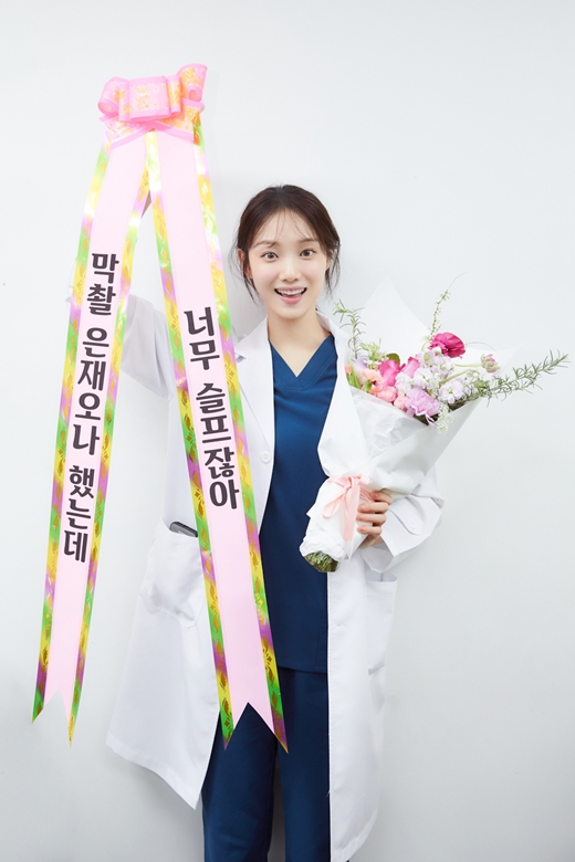 Actor Lee Sung-kyung expressed his feelings after completing the SBS monthly drama Romantic Doctor Kim Sabu 2 (playplayplayed by Kang Eun-kyung, director Yoo In-sik Lee Gil-bok).Lee Sung-kyung had an operating room trauma in Romantic Doctor Kim Sabu 2, but he played as Dr. Cha Eun-jae, who met Kim Sabu (Han Suk-kyu) at Doldam Hospital and grew up.Lee Sung-kyung sometimes laughed with a comic chemistry with his brilliant acting and stone wall family, and sometimes he received sympathy and support from viewers with his emotional acting and cool cider remarks.In the finalization, the hardship and surgery were also wonderful and showed their true value as a skillful doctor.Also, with a deep kissing god with Woojin (Ahn Hyo-seop), the romance between the two finally turned into a pink theater as the romance progressed radically.Here is Lee Sung-kyung QA.- After filming, I feel so sorry to leave the hospital. I want to continue shooting again because I have been reset from the beginning.It is a work that everything was good, and it seems to be sorry and missed for a long time after it is over.- What if there was a memory that was the most romantic in shooting this work?If you are physically hard, you will be mentally hard, but there is only Memory of Doldam Hospital, which was happy and warm enough to overcome all of it.- What is the scene left in Memory in particular? The scene where Eunjae tells her mother in the play is left in Memory.It is a point where Eun-jae, who is experiencing his own growth pain, breaks away from what he was holding himself in. It was special because it was a scene that became sympathetic and immersed in the act.- I heard that Han Suk-kyu actor actually told me a lot of good things, but he told me what advice he gave me that Acting should be honest.He always worried about his juniors so that he could think about how to capture the truthfulness.But in fact, seeing the master act was a tremendous learning, and every moment I was able to get a lot of energy and get a lot of energy when I was making eye contact with my senior.- Kimmy with actors Ahn Hyo-seop and stone wall family members was good. Actually, everyone seems to have become close, but all of the members of the stone wall have become really close like family.The atmosphere of the filming scene was also very good, of course, but when the filming was over, we gathered together to watch the broadcast and talk a lot.- Romantic Doctor Kim Sabu 2 seems to be remembered as the work that could grow the most to me like Eunjae, which seems to remain to Lee Sung-kyung.It is a work that allows me to take a little bit of things that I could not concentrate on because of lack of experience or fear and burden, and to have a lot of attitude and acting troubles as an actor.- Finally, I would like to thank the viewers for loving the drama so much, and thank you for crying and laughing together while watching the growth of silver.Romantic Doctor Kim Sabu 2 is a great comfort to me. I hope you will be remembered as a work that remains a good thing.Ill keep the good energy Ive got here and develop it so I can find it a better work. Thank you and love you.