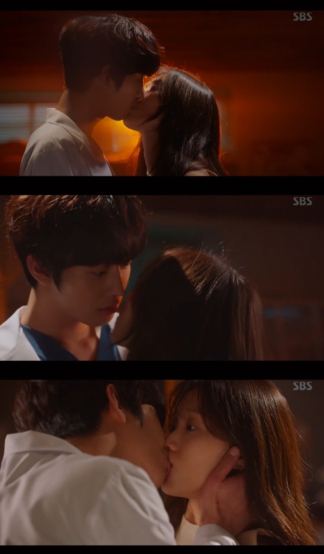 Only in the final episode did Ahn Hyo-seop Lee Sung-kyung become a couple with a furious kiss.In the 16th episode of SBS Romantic Doctor Kim Sabu 2 (Last episode/Playback Kang Eun-kyung/Director Yoo In-sik Lee Gil-bok), which was Ended on February 25, Seo Woo Jin (Ahn Hyo-seop minutes) Cha Eun-jae (Lee Sung-kyung minutes) became a couple.Cha Eun-jae was contacted by Professor Oh of the main office and told Seo Woo Jin, In fact, I have a question. Why do not you hold me?Is that what Im already feeling? Seo Woo Jin said, I was just scared, I was just greedy, I was going to lose you.Cha said, What are you, Im crossing the line now, did not you notice? And Seo Woo Jin responded, You wanted to go to your home.When Cha Eun-jae asked, So you do not want to hold me? Seo Woo Jin asked, What if you regret later?Cha Eun-jae kissed Seo Woo Jin, saying, Well, then you tell me what to do. Reset. After kissing, Cha Eun-jae said, Sorry, did I hurry?I am a good student to be able to learn. Seo Woo Jin kissed Cha Eun-jae again and two people became couples.Yoo Gyeong-sang