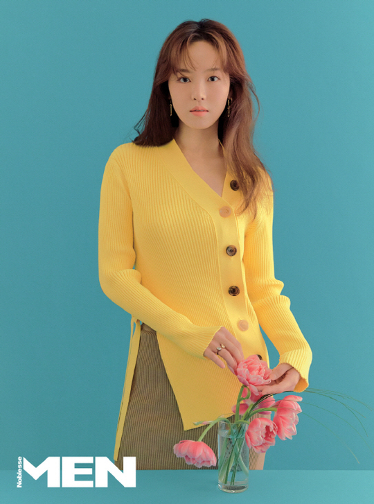 Kang Han-Na showed off her chameleon-like charm.Actor Kang Han-Na recently released a pictorial through the high-and-life style mens magazine Noblesse MEN.Kang Han-Na in the public picture captures the Sight with the warm atmosphere and brightness that the beauty of spring is felt.In addition, Kang Han-Nas alluring eyes and lovely charm make his unique aura more prominent.Kang Han-Na, who is active as a multiplayer in drama, entertainment, and radio DJ, showed a chameleon-like aspect in line with the concept that changes in photography.In an interview after the filming, Kang Han-Na solved the story with frankness without hesitation.Kang Han-Na said: These days I am calm and excited.I think it was to start from the beginning of today that I have been struggling so far. I felt like this, and the past day felt more valuable. When asked about youth, he said, Its blue spring.In fact, it is important to feel green and feel something new.  I want to play a role of youth when I feel a little more youth.I feel a lot of youth these days. He said that he wanted to express youth.bak-beauty