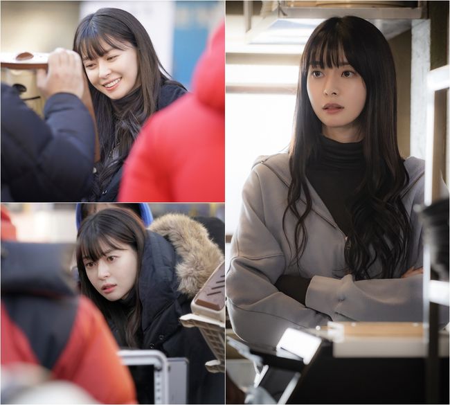 Actor Kwon Nara is raising the heart rate of Itaewon Klath viewers with an extraordinary atmosphere and emotional acting.Kwon Nara, who is working as a heartbreaker, is released and focuses attention.The Ayman Samman Project released a picture of Kwon Nara, who was in the midst of shooting JTBCs Golden Earth Drama Itaewon Klath on the 26th.In the open photo, Kwon Nara is giving a warm atmosphere as much as the coming spring, and steals his gaze.The appearance of the staff in the field without hesitation warms the hearts of the viewers.I also feel her passion to do her best in the role Oh Soo-ah in the seriously monitoring eyes.Viewers are also applauding Kwon Naras enthusiasm.While the confrontation between Park Seo-joon and Chairman Jang Dae-hee (Yoo Jae-myung) was drawn in earnest, the inner side of Oh Soo-ah, which is in conflict on both sides, was outstanding.Oh Soo-ah told Roy, I am so happy to say that I make a white man, and I want you to stop and I will support you again.The scene, which tells me what to do between you and the Jangga and who I am on the side of ... , stimulated the emotions of the first love Feeling Sun.Kwon Nara also expressed his tension by expressing delicately the change of Oh Soo-ah, who had been loyal to Jangga, by saying that it was a Feeling response to Chairman Chang, who bought the Danbam building, and by revealing his relationship with Park Sung-yeol (Son Hyun-joo), saying, I hate you to Jang Geun-won (Anbo-hyun).So the curiosity is rising about what the real mind of Oh Soo-ah is.As the play progresses, Oh Soo-ahs conflict is deepening, too; Kwon Nara has shown his acting skills constantly changing the Feeling line of the characters without missing it.The more mature Kwon Naras expressive power sublimated Oh Soo-ah into a more stereoscopic and persuasive character.It airs every Friday and Saturday at 10:50 p.m.Ayman Samman Project, JTBC