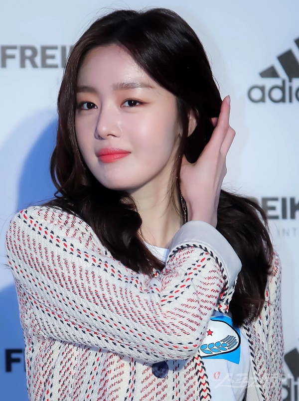 Actor Han Sun-hwa released an Instagram users ID and delivered Warning sex comments.Han Sun-hwa posted an offending post on Wednesday morning, revealing an ID he had made to his Instagram account.In this article, Han Sun-hwa said, Ive been thinking a lot about the person who sent me the DM...I sent you the number. Please contact me or give me the DM again.If not, I will release the contents. On the other hand, Han Sun-hwa has appeared in MBC entertainment program Returns of Guys who cross the line.