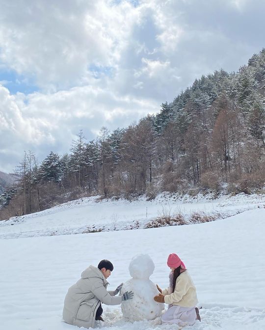 Actor Park Min-young shows off her innocent lookPark Min-young posted a picture on his Instagram on February 27 with an article entitled Do you wanta build a snowman?The picture shows Park Min-young holding a snowman tight. Park Min-young is smiling brightly.Park Min-youngs disappearing small face size and neat atmosphere catch the eye.The fans who responded to the photos responded such as It is so beautiful, It looks like the queen of the eyes and It is a picture of a real picture.delay stock