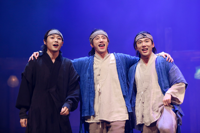 [서울=뉴시스] 뮤지컬 '스웨그에이지: 외쳐, 조선!’의 스페셜 공연 '외쳐, 잔칫날!'. (사진 = PL엔터테인먼트 제공) 2020.02.26. realpaper7@newsis.com