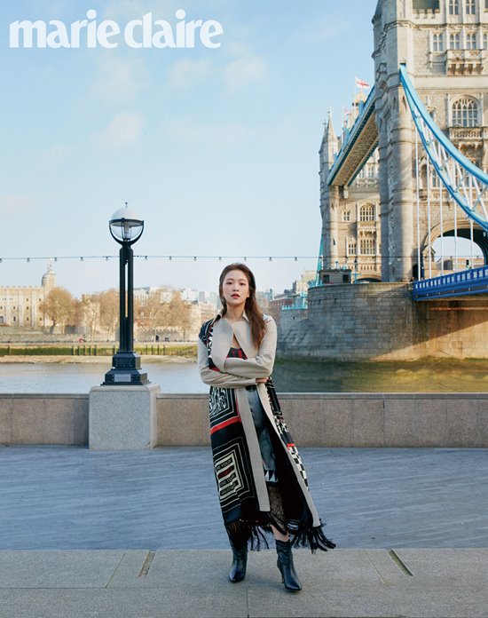 Girl group Red Velvet Yeris pictorial and interview were released in the March issue of fashion magazine Marie Claire.Red Velvet, who spent the year breathing with three albums, starting with Day 1 Jimsala Beam last year, Day 2 Sonic Wave and Day 3 Psycho.In this picture in London Shoditch, Yeri showed a cool charm and a mature charm.In the open interview, Yeri said, When I follow the schedule, I often go away in time, so I tried to remember the moment in this activity.I am proud that I have grown up one step personally. Asked about the 2020 plan, he said, I want to be a person who can speak not only Red Velvet but also the story I want to write while continuing to write songs, and the most important thing is to be a warm person.More pictures of Yeri can be found in the March issue of Marie Claire and on the Mari Claire website.Photo: Mari Claire