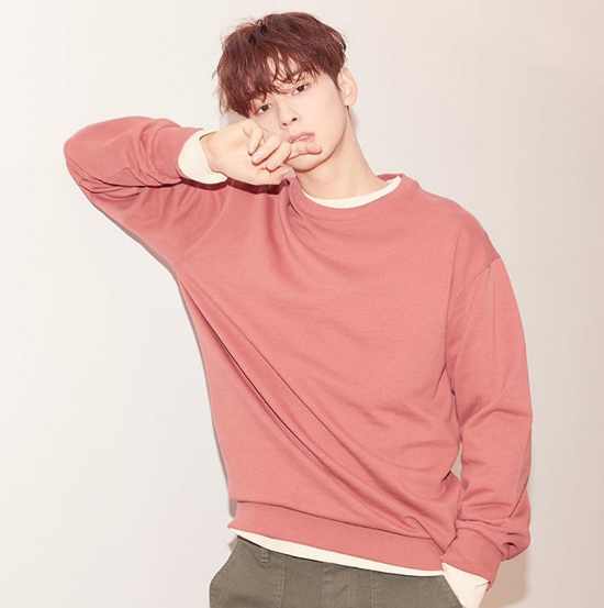 Group Astro Cha Eun-woo overwhelmed the gaze with a spring-calling visual.On the 26th, Paulham official Instagram posted several new pictures of Cha Eun-woo.The uploaded photo showed Cha Eun-woo in a Pink Man to Man T-shirt and khaki pants.Cha Eun-woos superior glamour was outstanding with his tall, stretched limbs, especially his hair color, which attracted attention with pinkish color.Cha Eun-woos dazzling look shone from her expressionless expression, with distinct features including large eyes, a sharp nose and thick lips.The fans who responded to the photos responded such as Pink Man to Man looks so good, Pink is pink to hair and It is warm.Meanwhile, Cha Eun-woo donated 30 million won to the Hope Bridge National Disaster Relief Association to support COVID-19 damage.