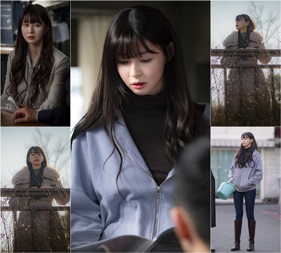 Itaewon Clath Actor Kwon Nara has released a set of five Emotional SuA.It foresaw a cold SuA with more rational and realistic judgments, raising the desire for home shooters to broadcast on the night of today (28th).Among them, Kwon Nara is said to have ranked eighth in the Drama cast topical index (February 17 to February 23) announced by Good Data Corporation, a TV topical analysis agency.The Ayman Samman project unveiled the image of Kwon Nara, who was divided into Oh Soo-ah at JTBCs Golden Land Drama Itaewon Clath on the 28th.Kwon Nara drew attention last week as she was in conflict between Park Seo-joon and Jangga.Jang Dae-hee (Yoo Jae-myung), chairman of the company, who bought the Janga stock and bought the Sanbam building.Also, from Park and Joy Seo (Kim Dae-mi), who had mixed opinions over Jang Geun-soo (Kim Dong-hee), Oh Soo-ah stimulated the curiosity of those who see him as hiding his inner heart from the confrontational aspects of various characters.Kwon Nara was perfectly immersed in Oh Soo-ah, who was not easily agitated by the Feeling of the surrounding characters who were whipping and coping rationally to the end.So the five-piece set of Sensitive SuA, which contains her efforts, attracts attention.I look at Chairman Chang who visited Sanbam with an unknown expression, and I feel the delicacy of Kwon Nara, who does not easily reveal Feeling, as he is calmly looking at the lease contract of Sanbam store.In addition, her languid view of Roy, who believes in the family of sweet night, stimulates the emotions of those who are exquisitely combined with the surrounding scenery.Here, her extraordinary proportions and fashion sense of holding an ice bucket out of the Janggapocha create admiration.From acting to styling, Kwon Nara, who has been at the center of each topic with his own Oh Soo-ah, is looking forward to what kind of performance he will perform on the show today (28th).Meanwhile, Itaewon Klath, starring Kwon Nara, will air today (28th) at 10:50 p.m. on JTBC.Photo Offering: Ayman Samman Project, JTBC