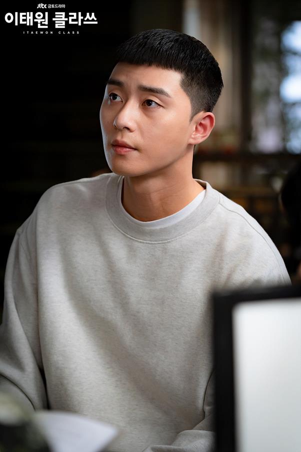 Park Seo-joon, One Clath, gave a pleasant idea of his Hair style.Lee Tae-One Klath continued its high-rated ratings every time since its first broadcast last month, and its highest audience rating was 12.6 percent in the 8th broadcast broadcast on the 22nd.Park Seo-joon said, The broadcast started with the shooting finished until the 8th.I also recalled the script again while watching the broadcast.  As I continue to shoot the current amount, I think I am seeing it from the standpoint of viewers, saying, What was the content before?Im also filming while supplementing my regret for Acting, and fortunately, many people seem to be interested in it, so Im working hard on the spot.Park Seo-joon also said, I have been keeping this Hair style for about six months, and I have been haircutting about four days, Park said of Park Sae-rois unique Hair style, which he challenged for his work.I thought I would not follow this Hair style a lot, but surprisingly many people followed me.I heard that hairdressers are suffering a lot of trouble, he said. I recommend you not to follow it because it is a hair style that requires a lot of hands. On the other hand, One Clath, which started broadcasting on the 31st of last month, is a work that depicts the hip rebellion of youths who pursue freedom with their own values ​​on the small streets of Itae, which seems to have compressed the world.It is broadcast every Friday and Saturday at 10:50 pm.