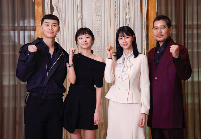 Park Seo-joon, Kim Da-mi, Yoo Jae-myeong and Kwon Nara delivered the observation points ahead of the second act of Itaewon Klath.Itaewon Clath, based on the next webtoon of the same name, depicts the hip rebellion of youth, which is united by stubbornness and persuasion in the unreasonable world. Itaewon draws the myth of their founding in Itaewon.A total of 16 episodes, Itaewon Klath, have now run through the eighth episode; Park Seo-joon, with a testimony before the turnaround, said: Im in the Roy.The show started after the filming was finished by the eighth episode. It is being watched from the viewers point of view.Many people are interested and I am doing my best. Kim Da-mi said, I was curious about the scenes I did not show up, but it was new on TV. It was fun to see how seniors and other actors act.I am so happy to see that it is completed. Thank you for loving me so much. Park Seo-joon is in charge of Park Roy, president of Foa, who is trying to achieve his dream without losing his conviction.In particular, Park Seo-joon has been well received for its short hair for the original character and high synchro rate.Park Seo-joon said, I thought that there would be a lot of synchro rate stories because there is a original work, but I also tried a lot to refer to the original work.I wanted to act on the character that I can do in a short hair style, but this opportunity was good.I was burdened by the popularity of the original work, but I thought I should melt my own color while referring to Webtoon as much as possible. Park Seo-joons unconventional hairstyle is showing signs of becoming fashionable thanks to the rise of Itaewon Clath.Park Seo-joon laughed, saying, I have to go to a hair salon once every four days. I have more hands than I thought. I hope I do not do it.Kim Da-mi is the owner of IQ 162, but she has been divided into Joe-yool Lee, who abandons admission to prestigious universities and gets a job as manager of Sanbam.The reaction of viewers to the lovely Joe-yool Lee is hot in front of the Socio Pass but the Parksae Roy.Kim Da-mi asked about the resemblance between himself and Joe-yool Lee, saying, The common point is that I am honest.The difference is that Joe-yool Lee devotes his life to Roy, but I have not yet experienced it. Seo-yool Lee seems to realize love for the first time in front of the new Roy, and the scene of tears and tears is the most impressive scene when he plays Joe-yool Lee.The scene remains in Memory, she said.Kwon Nara plays SuA, the head of strategic planning at Janga.He is the first love of Roy and the figure who forms a triangle with Joe-yool Lee over Roy.Kwon Nara said he wanted to emulate SuAs subjective aspect: Theres a scene where SuA runs at a college entrance interview.I want to be able to live a subjective life while watching it, and I want to be like this part. Itaewon Klath, which started with a 5.0% audience rating (based on Nielsen Korea), has been drawing an upward curve every time.In the last eight episodes, it recorded 12.6% and once again renewed its highest audience rating. It is an amazing achievement in that it ranked second in JTBC Drama after SKY Castle.Yoo Jae-myeong said, I think that you have sympathized with the fashionability and adversity of the new Roy in the present age and the spirit of living by keeping your conviction.Ultimately, the hopeful message seems to have been delivered well. Park Seo-joon said: There are so many Dramas, and there are many similar compositions and a sense of subjectivity.However, the color depends on how the story is solved and what characters come out. I think that the events that occur with unique characters and the charm of each character are the secret of high ratings.In the play, Park Seo-joon is building a triangular love line with Kim Da-mi and Kwon Nara, so he was asked about the charm of Kim Da-mi and Kwon Nara.Park Seo-joon said: As you can see, theyre both so beautiful, theyre melting their different charms, and its a bit of a worry if I have that opportunity personally.Its hard, he replied.Seo-yool Lee is called Sociopath, a character who may have a bit of a rejection.I think Kim Da-mi melts those aspects well, expresses them lovingly and ITZY, and SuA is First Love for the new Roy.Kwon Nara meets the requirements of First Love well; SuA is also attractive for trying to live an independent life, he said.Park Seo-joon also revealed his conviction as an actor, not as a Roy.Park Seo-joon said: Its been quite a while now from the first time I started Acting, I think I should always give it back to those who love Drama.I think a lot of how I can give it back. I want to live with the belief that it is about two hours a week, and I have to work hard to shoot so that fans who choose those two hours can have a good time.I really expect how the confrontation between Jangga and Danbam will flow, said Yoo Jae-myeong, who said, I am really looking forward to seeing the future of the Itaewon Clath.I watched the script and hit my knee a few times, saying, This is how it flows. I admired it and watched the script. Please look forward to it. Kim Da-mi said, The relationship between the characters is likely to be seen in various ways. I think it is also a point of observation to see what will happen in the confrontation with the new Roy.Park Seo-joon said, Triangle relationships and confrontational composition are also based on character growth.I think it would be fun to see such a story while thinking about the growth process of only ITZY characters. Especially, watch the new Roy grow from work and love. Park Seo-joon also said, If you exceed 10% of the audience rating, you have to overcome the promise to invite viewers to Foa at night.Various events are being cancelled, and it is likely to be difficult at this time. I need a way of expressing gratitude in another direction.I think it is important that the situation ends quickly, he said.I was depressed too. I came to my heart. I think it is our people who have always overcome these processes.I will try to make time for our drama to laugh in it. Finally, Park Seo-joon said, Thank you for your love and I am doing my best to make a better work for that love.If I am a good stimulus to you, I think it will be rewarding to participate in this drama. I will try to express my new Roy. Meanwhile, Itaewon Clath is broadcast every Friday and Saturday at 10:50 pm.JTBC