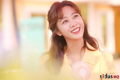 Actor Jo Bo-ah has become a human vitamin for KBS2 tree drama Forest.The photo is a picture of Drama Forest Philippines location, and Jo Bo-ah is maximizing cuteness with a bright yellow dress reminiscent of a chick and a slightly waved hairstyle.Also, the smile of the sun in the sunshine is reminiscent of a picture shoot.Jo Bo-ah, who plays a role as a vitamin for viewers with a perfect visual reminiscent of this picture, can meet at KBS2 tree drama Forest.