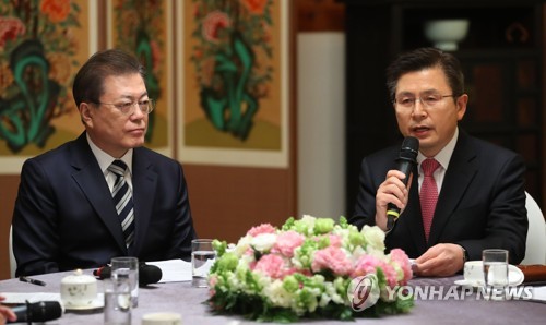 발언하는 황교안 대표 (서울=연합뉴스) 한상균 기자 = 미래통합당 황교안 대표가 28일 국회에서 열린 코로나19 극복을 위한 문재인 대통령과 여야 정당대표와의 대화에서 발언하고 있다. 2020.2.28 xyz@yna.co.kr