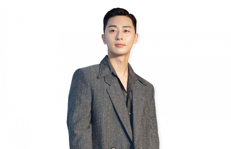 =)Park Seo-joon is youth: Acting youth is always attractive, he breathes alive and alive.It was in Drama, Sam, My Way, and the movie Youth Police.JTBCs Golden Earth Drama One Clath (director Kim Seong-yoon, playwright Jo Kwang-jin) continues its high-flying TV viewer ratings.The 8th TV viewer ratings, which was broadcast on February 22, recorded 12.6% nationwide and 14.0% in the Seoul metropolitan area (Nilson Korea, based on paid households), marking its highest level every time.This is the second highest record of JTBC Drama TV viewer ratings after SKY Castle.At the center is Park Seo-joon, who plays the hot youth Park.One Clath is a work about the hip rebellion of youths who are united in an unreasonable world, stubbornness and enthusiasm.They unfold their entrepreneurial myths that pursue freedom with their own values ​​on the small streets of Itae, which seem to have compressed the world.Park Seo-joon played the role of a straight-line young man who was in the process of receiving one of the plays.It is a work with Web toon of the same name as One work. It started serialization in 2016 and achieved cumulative inquiry of 220 million views. It is the best work that enjoyed popularity and popularity at the same time with the highest paid sales of the next Web toon and 9.9 points.Kim Seong-yoon PD, who made Gurmigreen Moonlight and Discovery of Love, directed the script and wrote the script by One author Jo Kwang-jin.It is the first drama that the production company Showbox, which introduced many movies with both workability and popularity such as Taxi Driver, Assassination and Tunnel.He met Park Seo-joon at a production meeting at the Conrad Hotel in Yeouido, Seoul, and he was able to afford to show off his warm charm with a neat pomade hair and a gray suit.be toxic to youth.I didnt like youths and I didnt do Choices; I think Im enjoying a work that expresses youth, because of the youth Yi Gi.In this work, I watched One work more fun than Choices because it was a role that represents youth, and the character was attractive because of Yi Gi.I wondered myself, What if I could express the character of Roy? I thanked him for his offer and met with the cast.Ive done a lot of work to delicately express the narrative of One, and Im trying a lot to do well while Im doing it.Is there any burden on Drama with Web toon as one work?This is the second time Web toon has done a work that is one - it may not have been the casting I expected from the standpoint of Ones Web toon fans.But youll be happy to see Drama: I hope you check on the TV screen how Web toon changes when its implemented in the video.One author Jo Kwang-jin, who is in charge of writing the script, said he was 120% satisfied with the actors casting.I thought I knew the character best, but when I saw Actors Acting, that changed my mind, of which the synchro rate of the Parks is the highest, he said.Whats the difference between One and Drama?Drama hasnt gotten away with the one because of the so-called One-piece Yi Gi, which adds interesting stories to it.As you have seen many times in the early days of Drama, there are many images of Web toon One.I thought it was attractive when I saw it as a drama, too, focusing on that part: You can enjoy it even if you see Drama without seeing Web toon.How do you target TV viewer ratings?Ive talked to the director about that part.As Drama is a story of the food industry and the new Roy runs Sweet Night Foa, I wanted to have a drink with viewers in the stalls.The staffs hard work is not expressed in TV viewer ratings, but it would feel too good if double-digit TV viewer ratings were released (laughing).If its 10%, its likely to have wings running.Of course, I do not want to drink Kim Chi-guk, but if I become a double-digit TV viewer rating, I would like to have time to open a Foa every night for viewers and drink a drink.I wonder about the actors who played the triangular love line.I love the breathing with Joyser in the play, Kim Dam-mi and Kwon Na-ra in the role of Oh Su-a. Ive had a good energy since reading the script.I wore a uniform in the play. What is the impression of playing a teenage role?Ive been a little awkward since Ive been graduating, and Im actually looking at my second-grade face in middle school, so I thought vaguely that it wouldnt matter if I could Act high school (laughing).I was in high school when I was wearing school uniforms and I thought a lot about it, because I had to act the courses when I grew up after I was an adult from high school, so I looked back on my growth.The most I heard in high school was about the tone of speech - many of which were pointed out to be like a child (laughing).My real life? Wouldnt the art show in Yoon Restaurant be the closest to my actual life?Of course, I do it by expanding one part of my work when I am doing an act, so I think I am projected on any work. Many of the opportunities given to him were eventually miracles. And he laughed, saying, If you do not lose your initials and work hard, you will not have another chance.Park Seo-joon is a youth.The Higher Man in Itae One, Park Seo-joons Clath shown in Itae One Clath