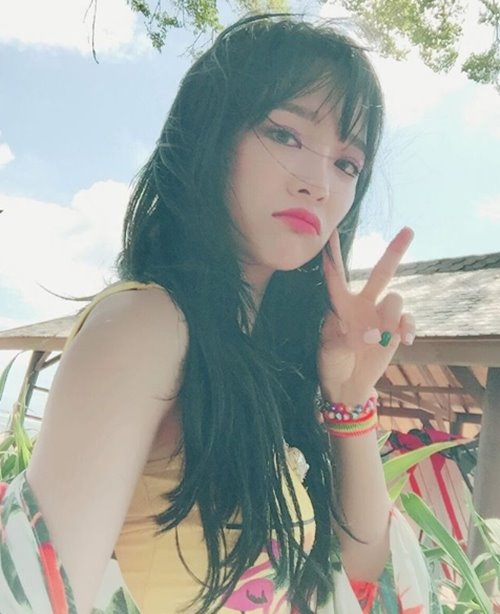 Group Gugudan Sejeong boasted beautySejeong posted a picture on his 2nd day with his article Semina Choi Ae Self Summer Come quickly and Go back to Covid through his instagram.Sejeong in the public photo boasts a refreshing beauty in a colorful sleeveless costume.Especially, Sejeong looks at the camera with no expression, but he catches the eye by showing a reversal of drawing a V with his hand.Sejeong released the TVN drama Loves Unstoppable OST My Every Day on the 1st of last month.Photo: Sejeong Instagram