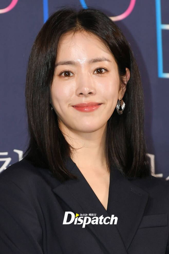 Actor Han Ji-min has warmly conveyed his heart to medical staff dedicated to the frontline of the new coronavirus infection (COVID-19).Han Ji-min delivered 3,000 medical protective clothing through the society of Daegu City on the 2nd, worth about 100 million won.Han Ji-min is known to have conducted the Donation himself.I recognized the situation of the field where Protective Clothing is lacking, and I directly recognized the method of purchasing protective equipment and the Donation Department.Han Ji-min has been practicing good deeds steadily. In December last year, he held street fundraising events with JTS, a UN international relief organization, for starving global children.In addition to Han Ji-min, many stars are adding strength to overcome COVID-19. On the 2nd, Hyun Bin, Ma Dong Seok, Han Hyo Ju and Lee Young Ja sponsored donations and masks.Meanwhile, Han Ji-min recently finished filming the film The José (director Kim Jong-gwan); and is scheduled to appear in Noh Hee-kyungs new film Hear (HERE, Gaze).