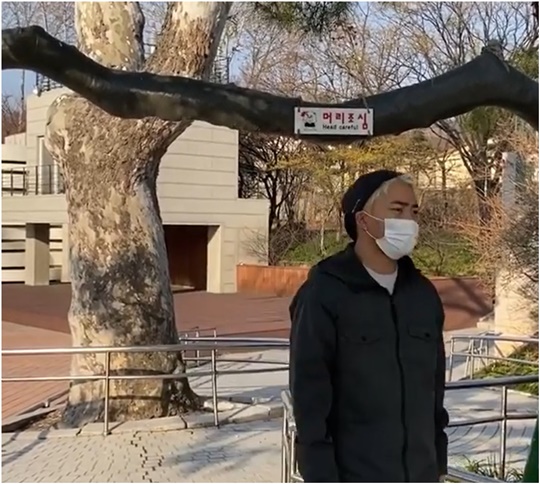 The writer and entertainer, Yoo Byung-jae, released a delightful video made using a small key and released a deadly charm.Yoo Byung-jae laughed at the personal Instagram on March 3 with a short video with the article CarefulCareful.In the video, Yoo Byung-jae wears a white mask and passes under a branch with a Careful.Yoo Byung-jae caused laughter because she didnt hit her head without having to be Careful thanks to her small height.The netizens who watched the Yoo Byung-jae post said, Do not stick the branches, but rather the video to call Corona 19 Careful. It is the same as me. Yoo Byung-jae cute is fatal.I need to be caredful, and others.Yoo Byung-jae is appearing on TVN entertainment program Big Escape 3.Yoo Byung-jae has been working as a fast brain rotation in the escape entertainment Big Escape 3, attracting viewers.Choi Yu-jin