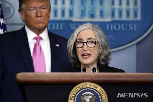 [ワシントン=AP/ニューシース] 恋人シュカッ米疾病統制予防センター(CDC) 副局長が 26日(現地時間) ホワイトハウスで開かれた新種鼻でもウイルス感染症(鼻でも19) 関連記者会見で発言している. 2020.02.27