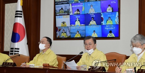 국무회의서 발언하는 문 대통령 (서울=연합뉴스) 한상균 기자 = 문재인 대통령이 3일 국무회의를 주재하고 있다.  xyz@yna.co.kr