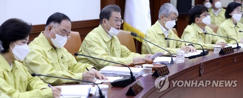 국무회의 발언하는 문 대통령 (서울=연합뉴스) 한상균 기자 = 문재인 대통령이 3일 국무회의를 주재하고 있다. xyz@yna.co.kr
