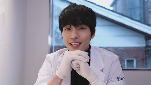 Midnight, a full-time entertainment, meets Actor Ahn Hyo-seop, who plays Seo Woo-jin, a doctor at Doldam Hospital, in Romantic Doctor Kim Sabu 2.On the 25th of last month, SBS drama Romantic Doctor Kim Sabu 2 recorded 27.1% of the audience rating at the final meeting, ending with the beauty of the race.With numerous viewers expressing regret over the drama End, Midnight met Actor Ahn Hyo-seop, the main character of Romantic Doctor Kim Sabu 2, and focused on his charm.Unlike Seo Woo-jin, who is a cynical character in the play, Ahn Hyo-seop, who is actually shy and shy, is also serious.However, in the drama, Lee Sung-kyung, who plays the role of Cha Eun-jae, and Kiss god, who made a love line, also digested brilliantly.Ahn Hyo-seop said, Kiss god was the last scene of the whole shooting.It was not easy to shoot in the spirit, but thanks to the handing of this in the coachs car, I finished shooting safely. Ahn Hyo-seop, who had seen Season 1 of Romantic Doctor Kim Sabu so much fun, said that the burden was great when the season 2 Acting came to him.He said he was on the filming with the aspiration of Lets not be a civilian, lets do something that will help the drama.There was a special effort in the complete surgical scene that made Ahn Hyo-seop look like Doctor Seo Woo-jin.The romantic doctor Kim Sabu 2 team went to the actual university hospital as a group, and Ahn Hyo-seop said that he practiced practice by tying raw meat alone.Midnight asked Ahn Hyo-seop to demonstrate the surgery on the spot.Ahn Hyo-seop showed a doctor-like appearance than a doctor with an unusual skill, skillfully holding a medical tool used in the actual play.Midnight raised the difficulty and left an emergency patient with a shoulder injury to Ahn Hyo-seop.He is a back door to the fact that he was perfectly successful in first aid for a while, even if he was embarrassed to see a warm patient brought by Midnight.