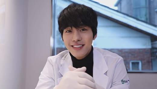 Actor Ahn Hyo-seop reveals the behind-the-scenes of SBS drama Romantic Doctor Kim Sabu 2.In SBS Midnight (hereinafter referred to as Midnight), which is broadcasted on the night of the 4th, an interview with Ahn Hyo-seop, who plays the role of Seo Woo-jin, a doctor of Doldam Hospital, Romantic Doctor Kim Sabu 2, will be held.Unlike Seo Woo-jin, who is a cynical character in the play, Ahn Hyo-seop, who is actually shy and shy, has formed a love line with Lee Sung-kyung, who plays the role of Cha Eun-jae, and has also digested the sweet Kiss god.Ahn Hyo-seop said: Kiss god was the last scene of the entire shoot.It was not easy to shoot in the spirit, but thanks to the handing over of this in the bishops car, I finished shooting safely. Ahn Hyo-seop, who had seen the season 1 of Romantic Doctor Kim Sabu so funny, said that the season 2 Acting came to him and it was burdensome.He said he was on the shoot with the aspiration of Lets not be a civilian, lets do something that will help the drama.In particular, the Romantic Doctor Kim Sabu 2 team went to the actual university hospital as a group, and Ahn Hyo-seop practiced practice by tying raw meat alone.In response, Midnight asked Ahn Hyo-seop to demonstrate the surgery on the spot.Ahn Hyo-seop showed a doctor-like appearance than a doctor with an unusual skill, skillfully holding a medical tool used in the actual play.Midnight raised the difficulty and left an emergency patient with a shoulder injury to Ahn Hyo-seop.He is a back door to the fact that he was perfectly successful in first aid for a while, even if he was embarrassed to see a warm patient brought by Midnight.It airs at 8:55 p.m. on the 4th.