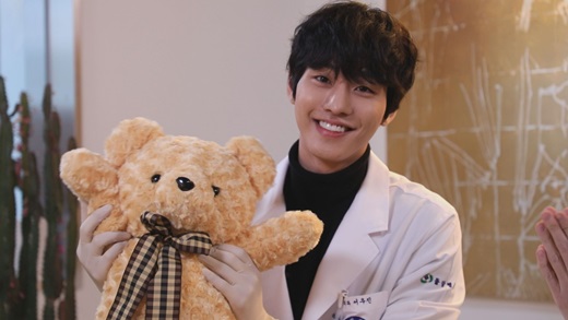 Actor Ahn Hyo-seop reveals the behind-the-scenes of SBS drama Romantic Doctor Kim Sabu 2.In SBS Midnight (hereinafter referred to as Midnight), which is broadcasted on the night of the 4th, an interview with Ahn Hyo-seop, who plays the role of Seo Woo-jin, a doctor of Doldam Hospital, Romantic Doctor Kim Sabu 2, will be held.Unlike Seo Woo-jin, who is a cynical character in the play, Ahn Hyo-seop, who is actually shy and shy, has formed a love line with Lee Sung-kyung, who plays the role of Cha Eun-jae, and has also digested the sweet Kiss god.Ahn Hyo-seop said: Kiss god was the last scene of the entire shoot.It was not easy to shoot in the spirit, but thanks to the handing over of this in the bishops car, I finished shooting safely. Ahn Hyo-seop, who had seen the season 1 of Romantic Doctor Kim Sabu so funny, said that the season 2 Acting came to him and it was burdensome.He said he was on the shoot with the aspiration of Lets not be a civilian, lets do something that will help the drama.In particular, the Romantic Doctor Kim Sabu 2 team went to the actual university hospital as a group, and Ahn Hyo-seop practiced practice by tying raw meat alone.In response, Midnight asked Ahn Hyo-seop to demonstrate the surgery on the spot.Ahn Hyo-seop showed a doctor-like appearance than a doctor with an unusual skill, skillfully holding a medical tool used in the actual play.Midnight raised the difficulty and left an emergency patient with a shoulder injury to Ahn Hyo-seop.He is a back door to the fact that he was perfectly successful in first aid for a while, even if he was embarrassed to see a warm patient brought by Midnight.It airs at 8:55 p.m. on the 4th.