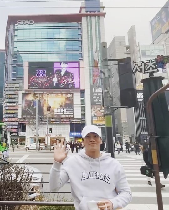 Actor Ha Seok-jin thanked fans for celebrating his birthday.Ha Seok-jin wrote on his Instagram account on March 4, Remembrances for a long time. Please take care of your health! Thank you fans for making me feel Idol.Congratulations was well received online and posted photos and videos.In the open photo, Ha Seok-jin showed off his warm visuals with a perfect styling for shooting.In addition, Ha Seok-jin visited the places where the fans posted the AD on his birthday and gave thanks.Lee Ha-na
