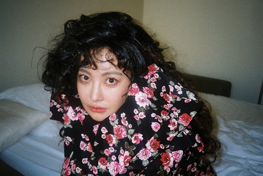 Oh Yeon-seo boasted an alluring atmosphere.Actor Oh Yeon-seo posted four photos on his Instagram on March 4.In the photo, Oh Yeon-seo poses in a flower dress, which he showed off her beauty with her dainty eyes and hippie perms.han jung-won