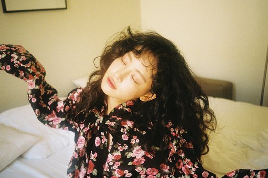 Oh Yeon-seo boasted an alluring atmosphere.Actor Oh Yeon-seo posted four photos on his Instagram on March 4.In the photo, Oh Yeon-seo poses in a flower dress, which he showed off her beauty with her dainty eyes and hippie perms.han jung-won