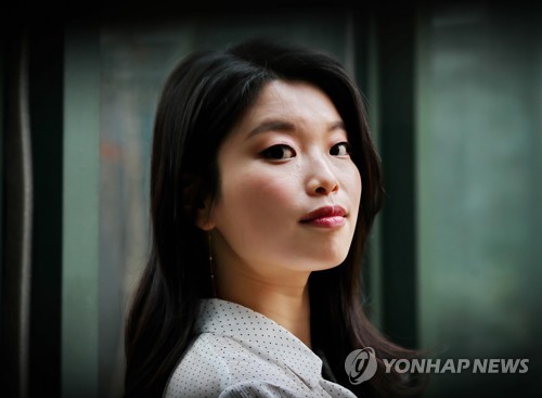 김수하, 뮤지컬 계 주목 받는 배우 (서울=연합뉴스) 이재희 기자 = 배우 김수하가 서울 강남구의 한 카페에서 열린 연합뉴스와 인터뷰에 앞서 포즈를 취하고 있다. 2020.3.4 scape@yna.co.kr